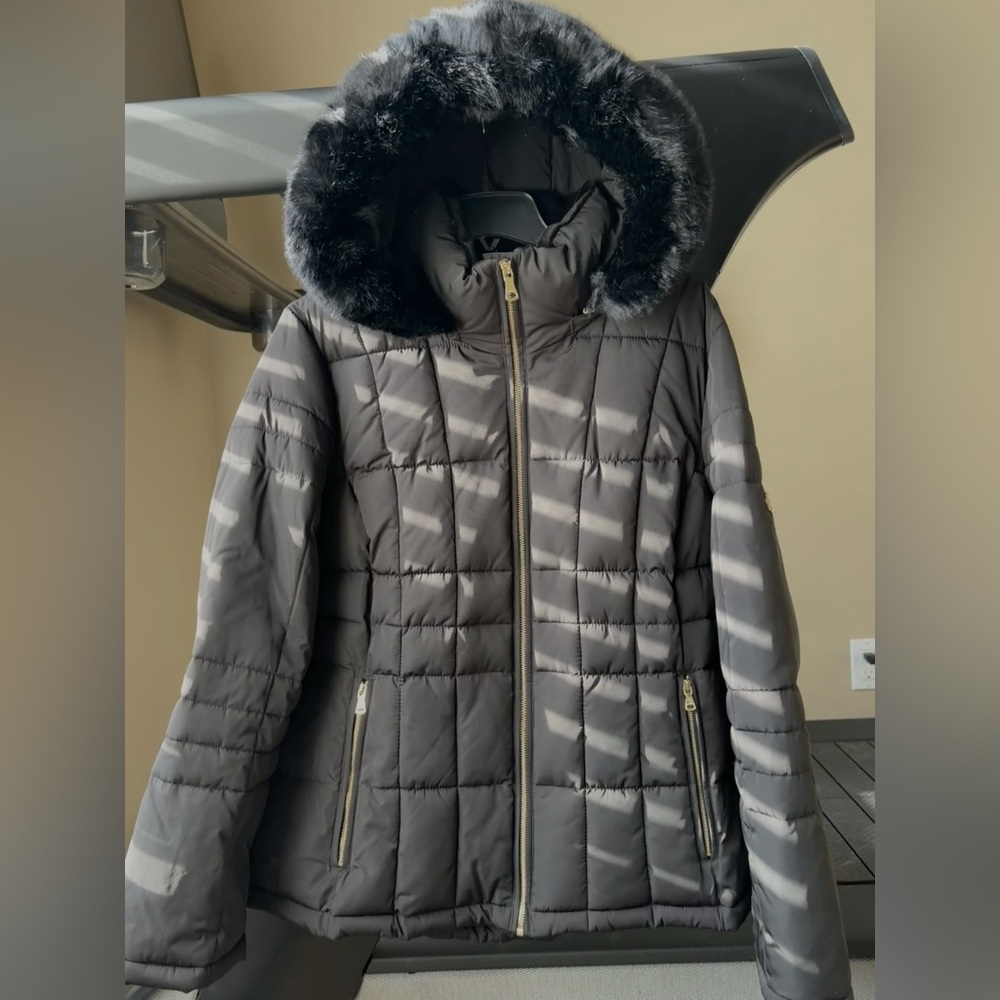 Calvin Klein black and gold Puffer Jacket with Faux Fur removable Hood size m